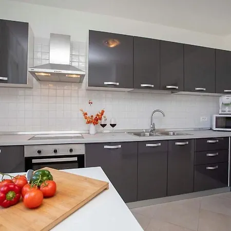 Διαμέρισμα Apartman B & F Santalezi