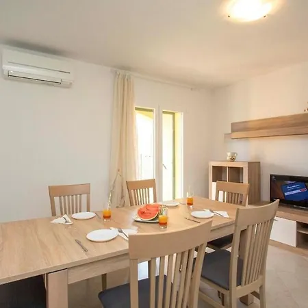 Apartman B & F
