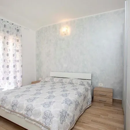 Διαμέρισμα Apartman B & F *