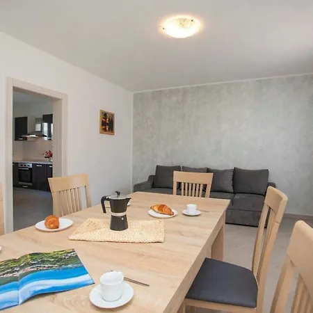 Apartman B & F Santalezi