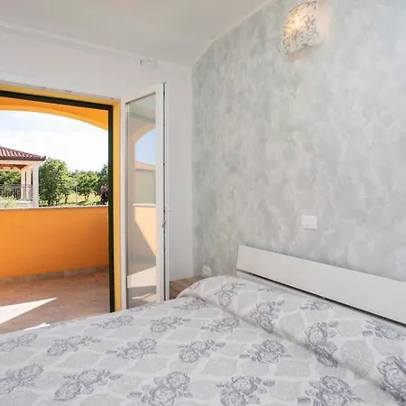 Lägenhet Apartman B & F Santalezi
